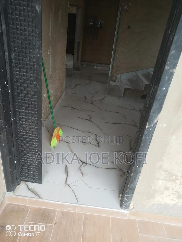 Perfect Tiles Workers · Photo 2