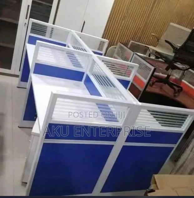 4 Man Workstation With Glass Dividers and Mobile Drawers · Photo 1