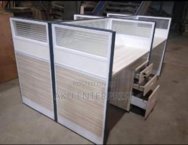 4 Man Workstation With Glass Dividers and Mobile Drawers · Photo 3