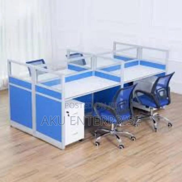 4 Man Workstation With Glass Dividers and Mobile Drawers · Photo 5