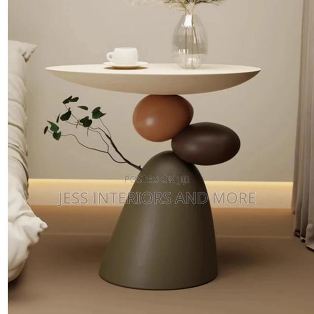 Side Table (Rock Design) · Photo 1
