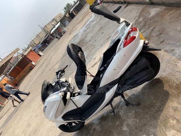 Yamaha Majesty 2025 White · Photo 4