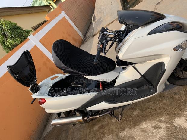 Yamaha Majesty 2025 White · Photo 2