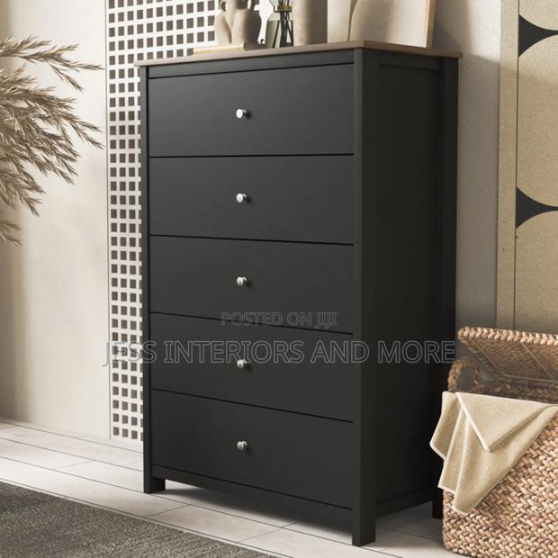 5 Drawer Dresser · Photo 1