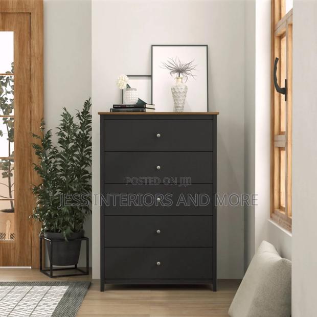 5 Drawer Dresser · Photo 2