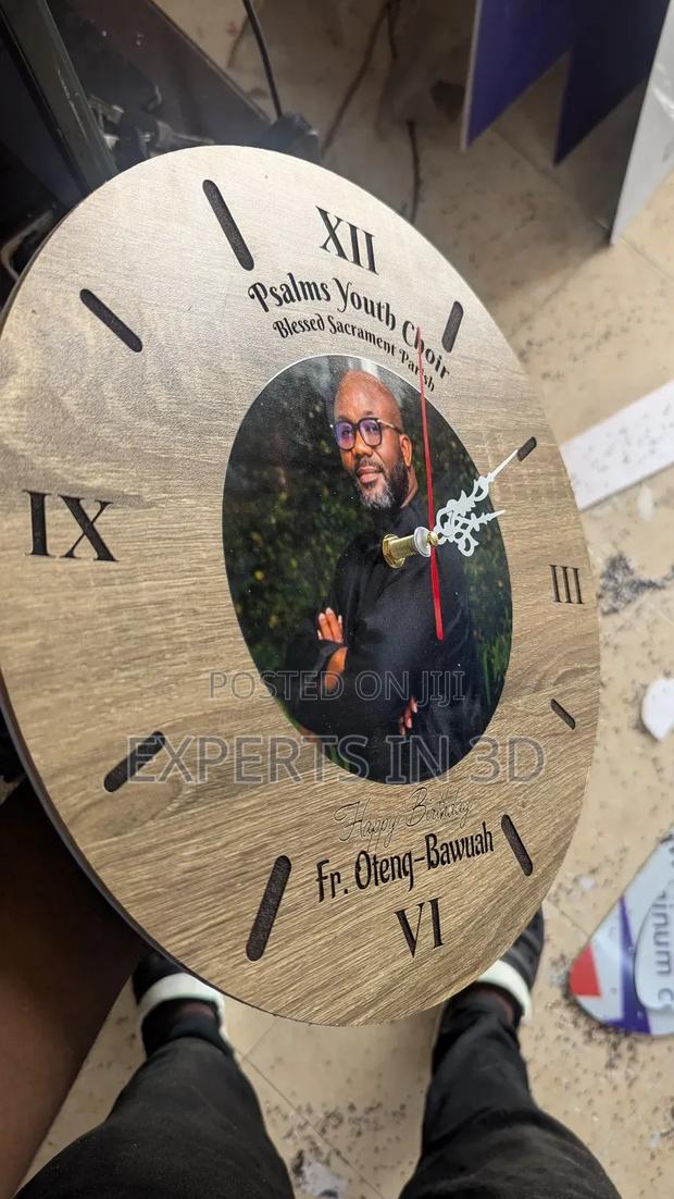 Wooden Clock · Photo 1