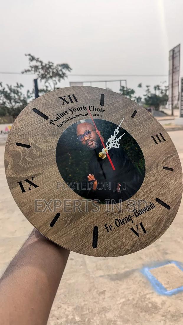 Wooden Clock · Photo 2