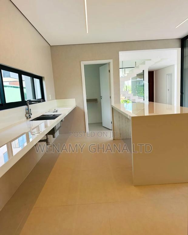 4bdrm Duplex in Accra for sale · Photo 5