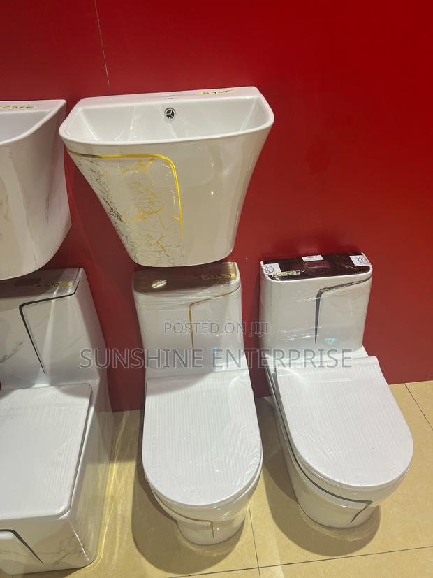 W/C And Basin Set - White And Gold · Photo 1