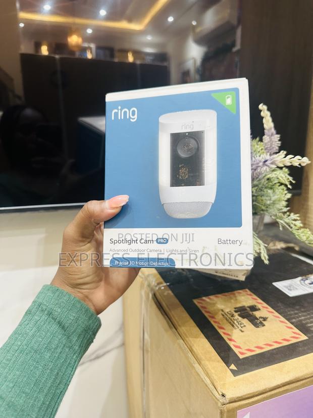 Ring Stoplight Cam Pro Battery · Photo 1