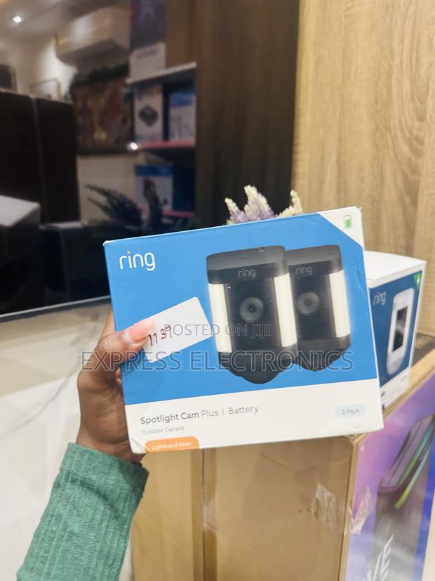 Ring 2 in 1 Sportlight Cam Plus/ Battery. · Photo 1