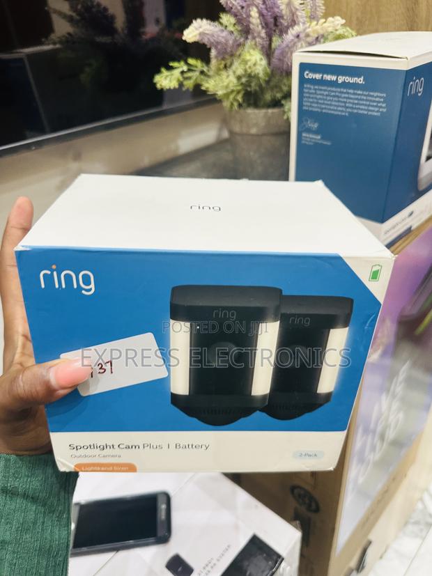 Powerful Sleek Ring 2 in 1 Sportlight Cam Plus/ Battery · Photo 1
