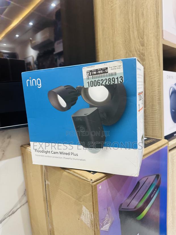 Ultra Modern Ring Floodlight Cam Wired Plus · Photo 1