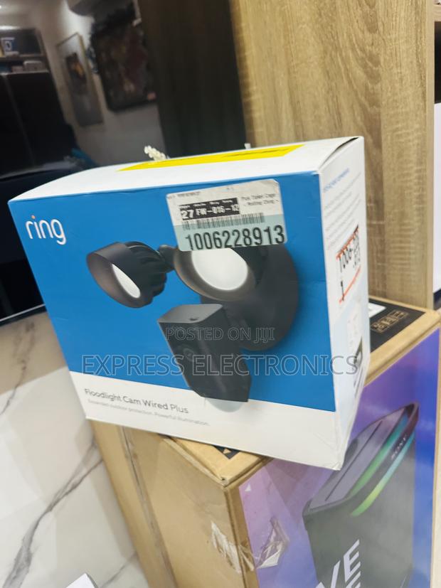 Powerful Clear Ring Floodlight Cam Wired Plus · Photo 1