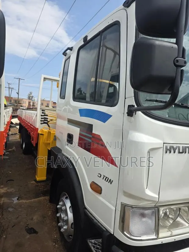 Hyundai 7tons Crane · Photo 1