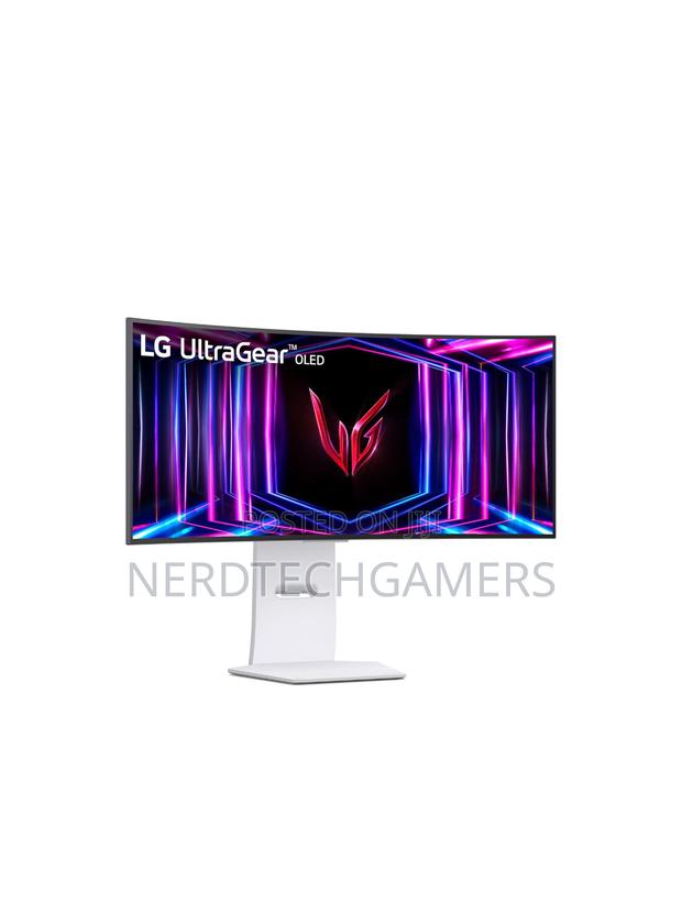 Lg 34-Inch Ultragear Oled Curved Gaming Monitor 240hz · Photo 1