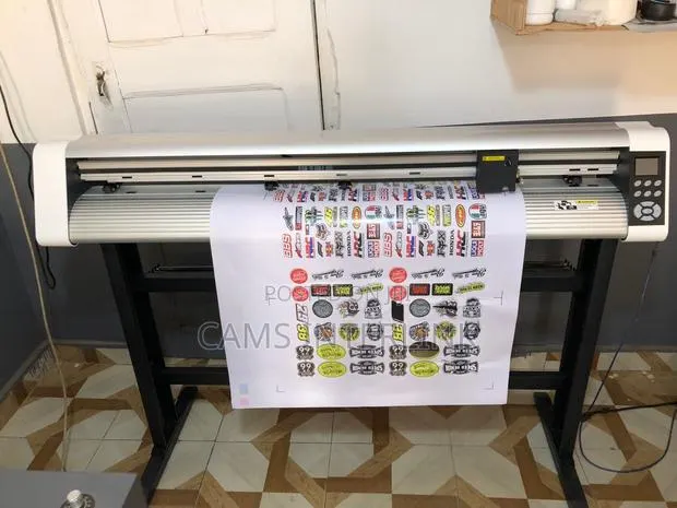Auto Contour Cutting Plotter (T1350)-New in Box · Photo 1
