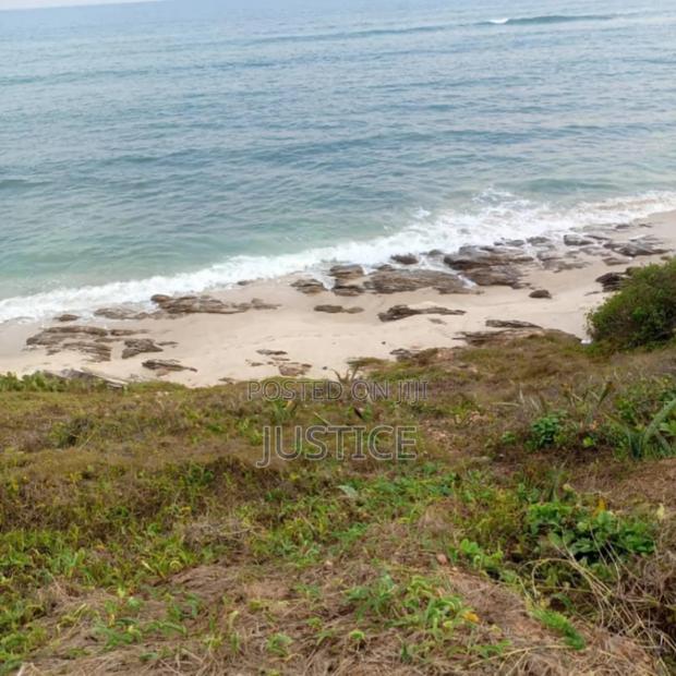 Walled Sea Side 6 Plots of Land Nyanyano Krokrobitey · Photo 1
