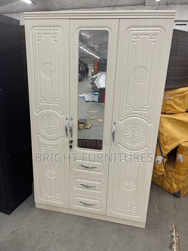 Three(3) Door Wardrobe · Photo 2