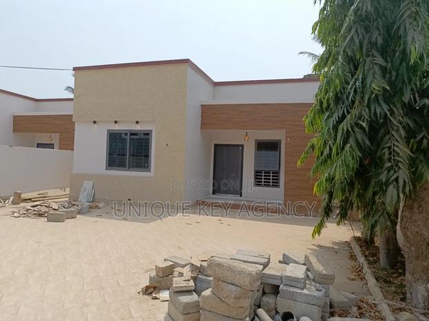 3bdrm House in Unique Key Agency, Baatsona Total for sale · Photo 1