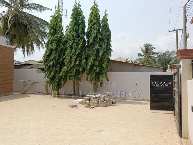 3bdrm House in Unique Key Agency, Baatsona Total for sale · Photo 2