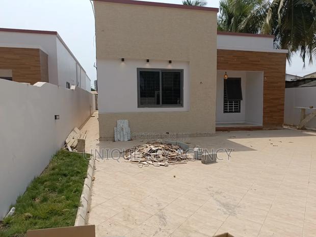 3bdrm House in Unique Key Agency, Baatsona Total for sale · Photo 3