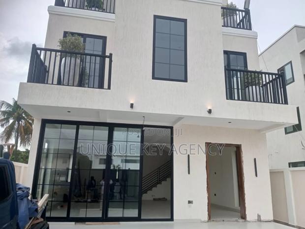 5bdrm House in Unique Key Agency, Airport Residential Area for sale · Photo 1