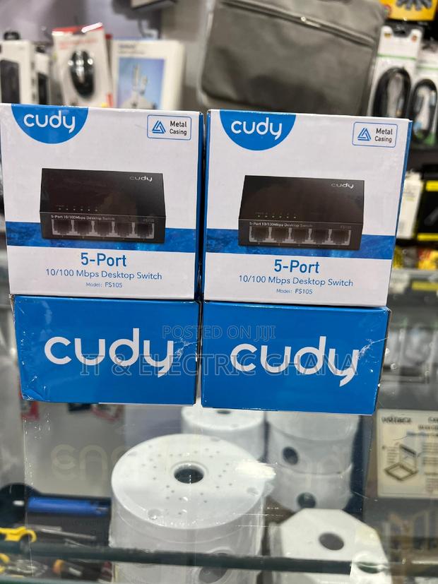 5 Port Network Switch · Photo 1