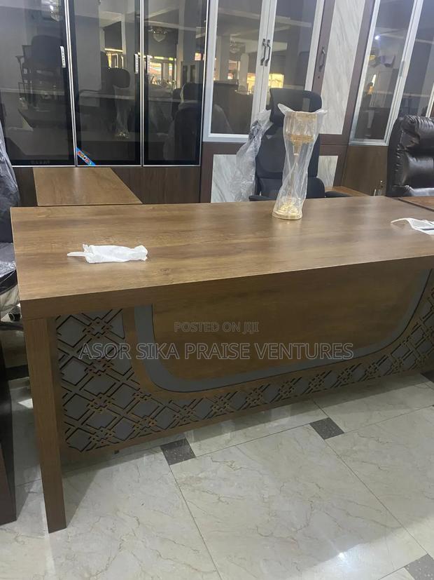 Executive Table · Photo 1