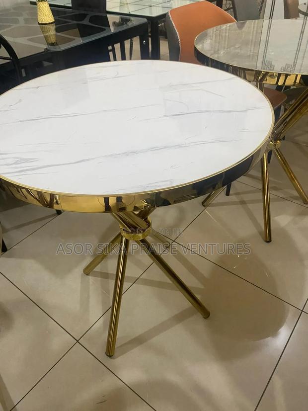 Dinning Table · Photo 1