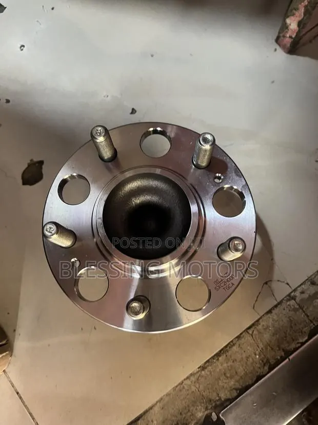 Toyota Corolla Back Hub · Photo 1