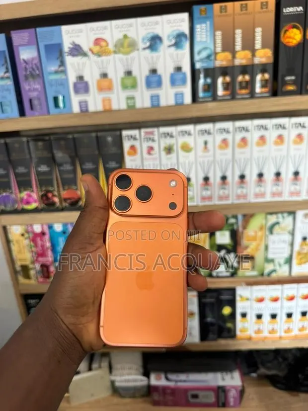 Apple iPhone 17 Pro 256 GB Orange · Photo 1