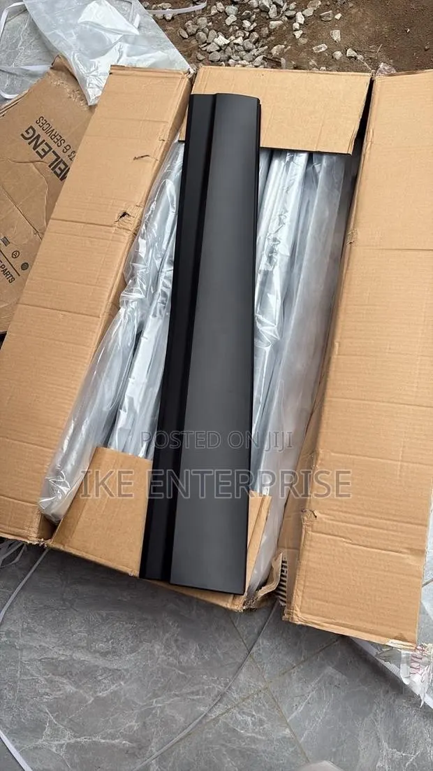 Honda Pilot Front Door Moulding 2018,2019,3020,2021,2022 · Photo 1