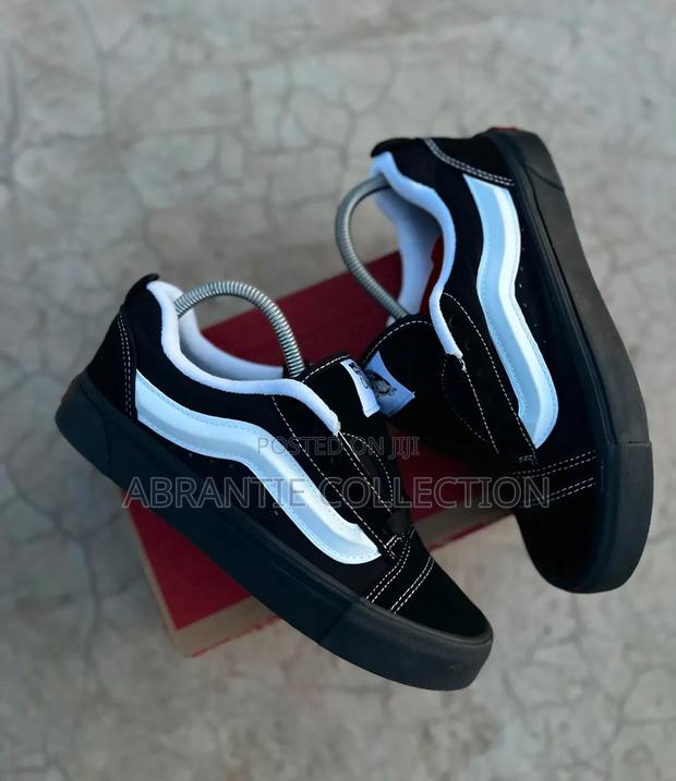 Vans Knu Skool Black/White Sneaker · Photo 1