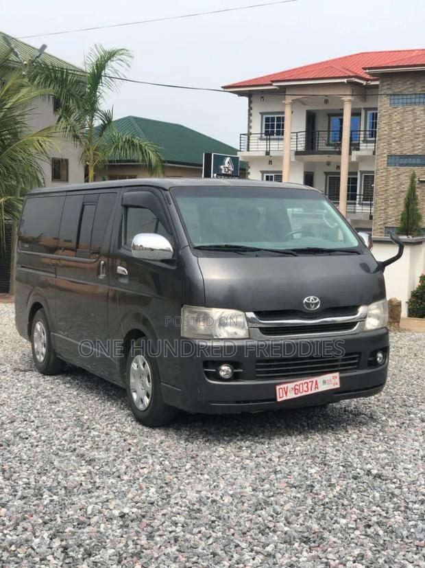Toyota HiAce 2009 Black · Photo 1