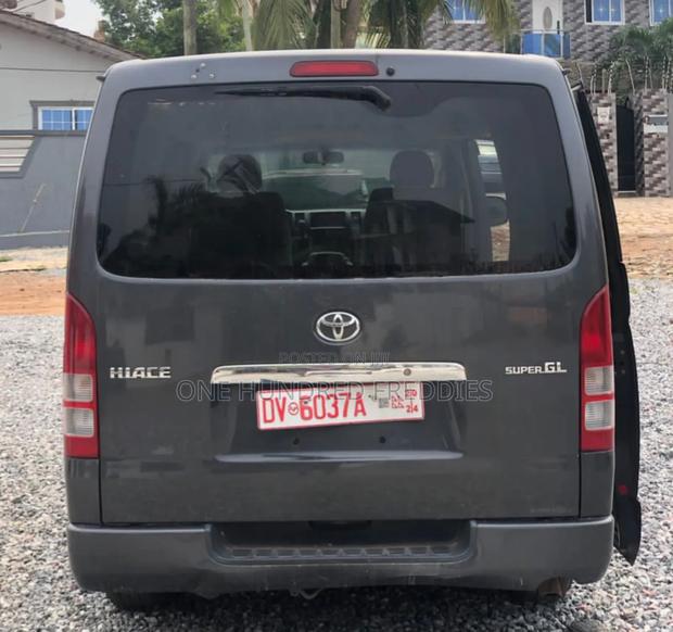 Toyota HiAce 2009 Black · Photo 2