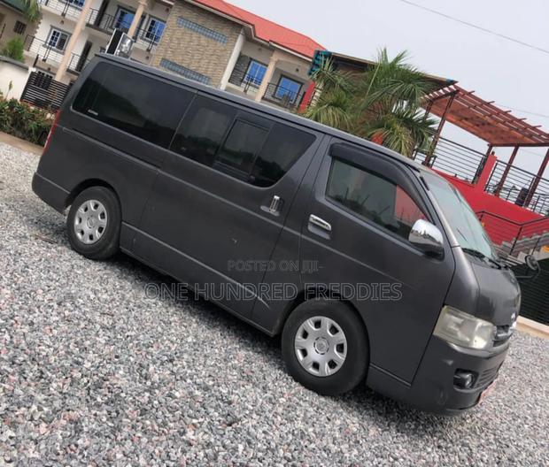 Toyota HiAce 2009 Black · Photo 3