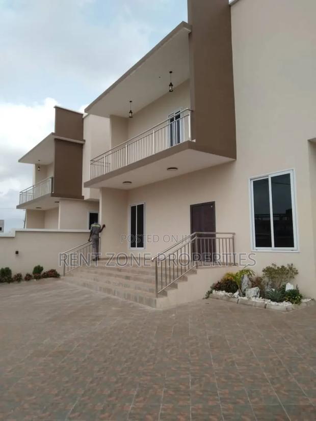 3bdrm Duplex in Pokuase for sale · Photo 2