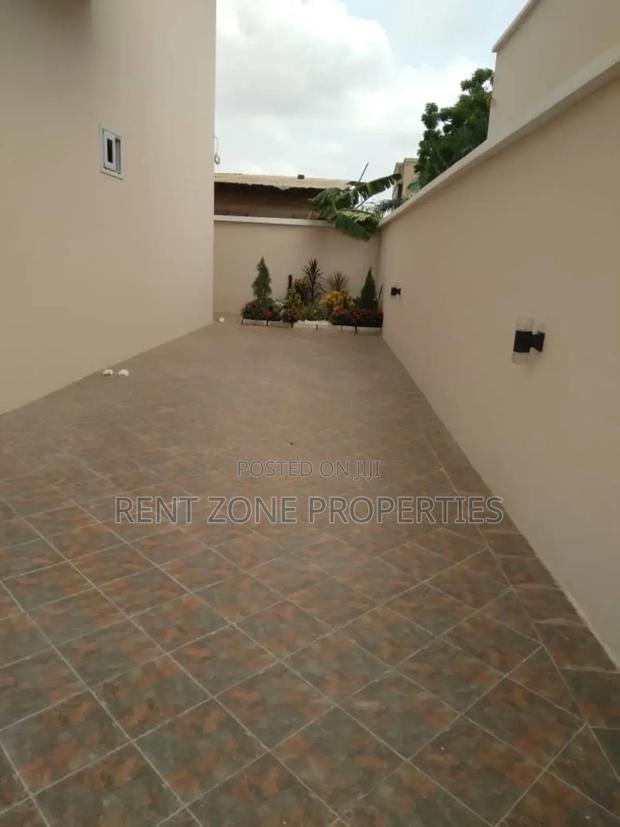 3bdrm Duplex in Pokuase for sale · Photo 3