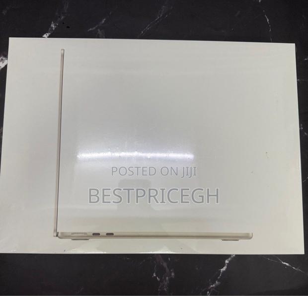 New Laptop Apple MacBook Air 2024 M3 13-Inch 16GB Apple M3 SSD 256GB · Photo 1