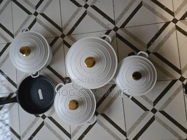 Kitchen 11 Piece Cast Iron Pots Non-Stick Cookware Set · Photo 1