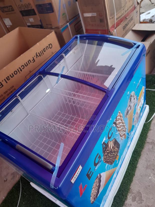 %Legacy Icecream / Display Freezer 258 Litres · Photo 2