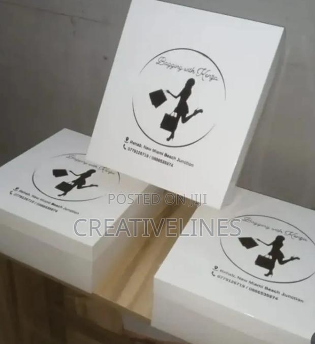 White Customised Bags and Boxes · Photo 1