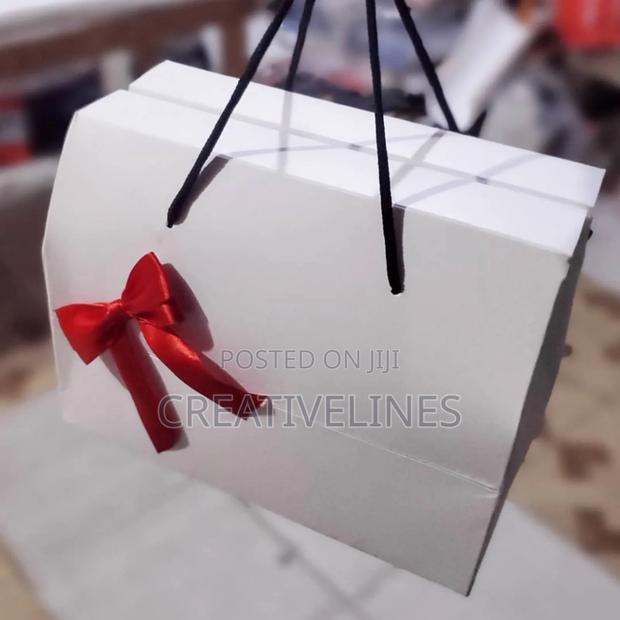 Box Bag With Ribbon · Photo 1