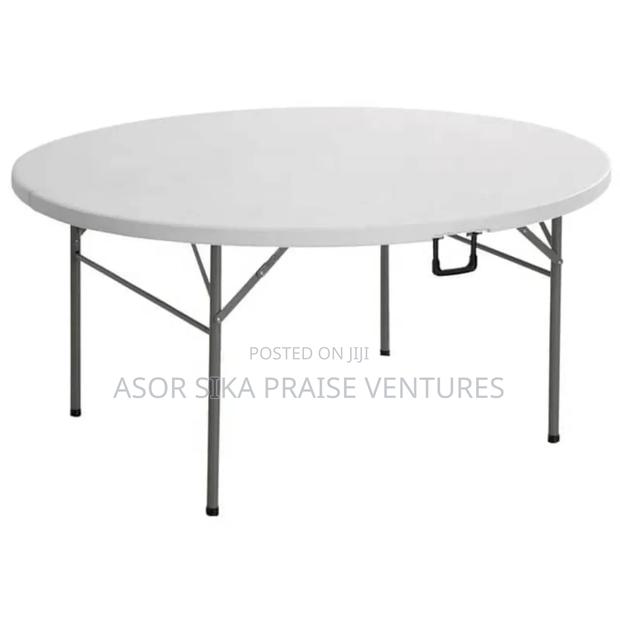 Plastic Table Round · Photo 1