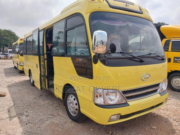 Hyundai County 2010 Orange · Photo 1