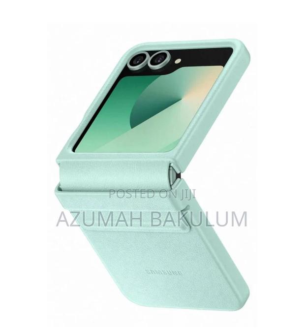Samsung Galaxy Z Flip 6 / Flip 7 Fe Slim Leather Case · Photo 8