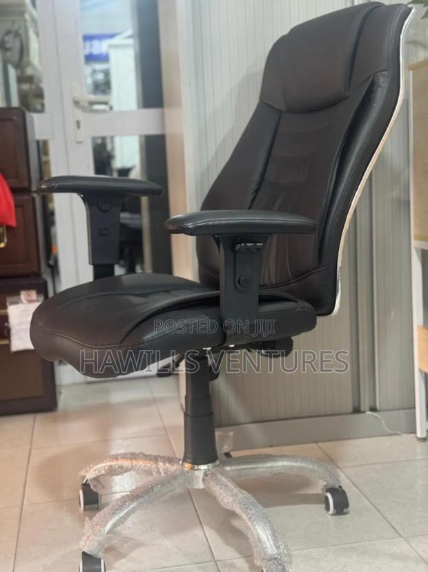 Manager Chair. · Photo 1