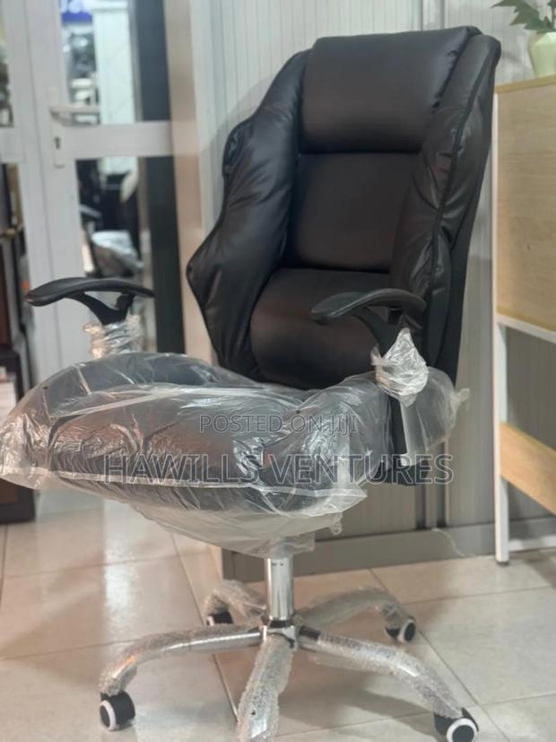 Staff Swivel Chair · Photo 1