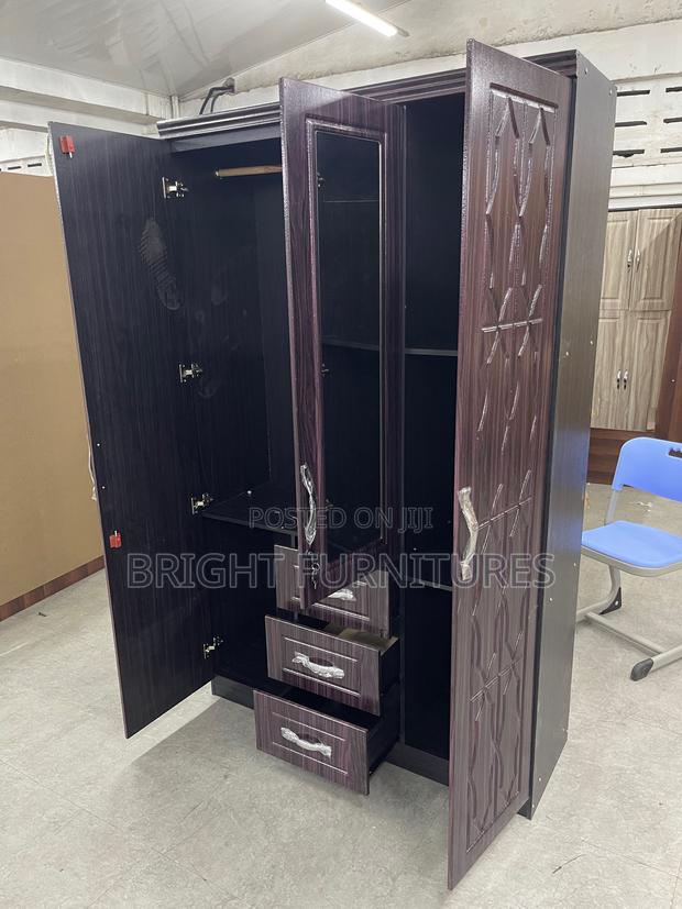 Quality Imported Three Doors Wardrobe · Photo 2